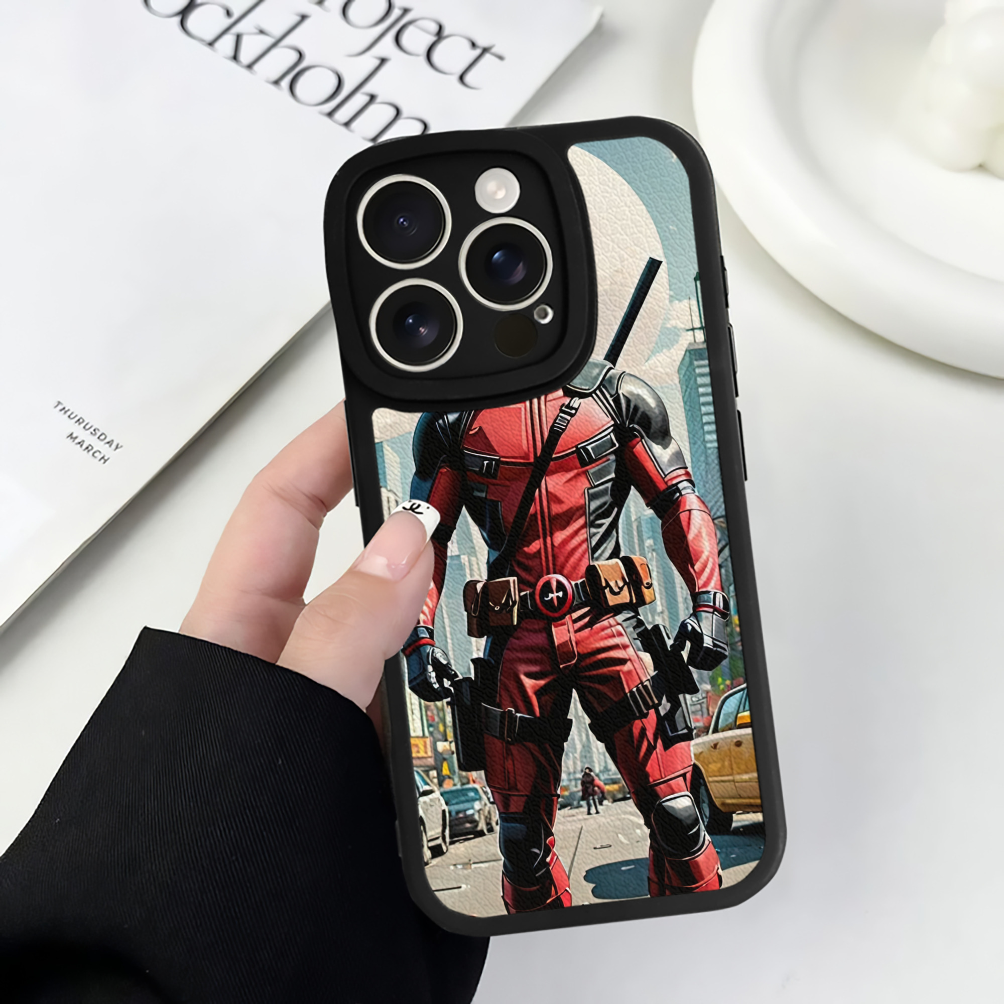 （画像用） Deadpool デッドプール 【iPhone 16シリーズ対応】シリコンスマホケース（レザー調） 材質：シリコン